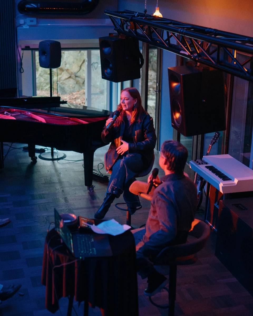 A discussion beside the grand piano during the listening event